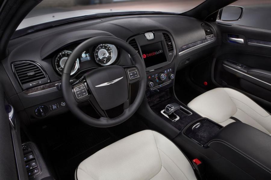  Chrysler 300C Motown Edition 2013 года  (фото 37 из 39)